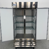 Avantco Refrigeration Solid Door Reach-In Refrigerator image 3